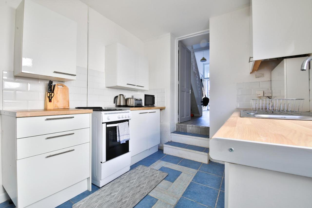 Spacious 3 Bedroom Close To Centre * Кардифф