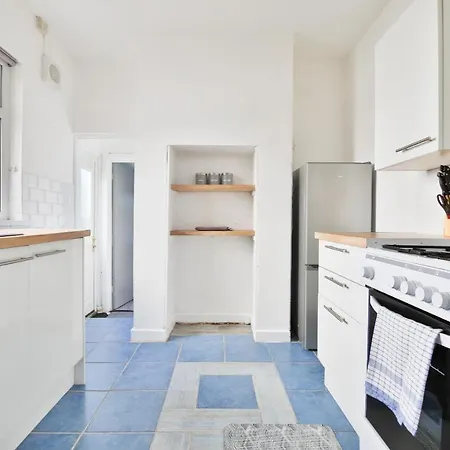 Spacious 3 Bedroom Close To Cardiff City Centre Exterior photo