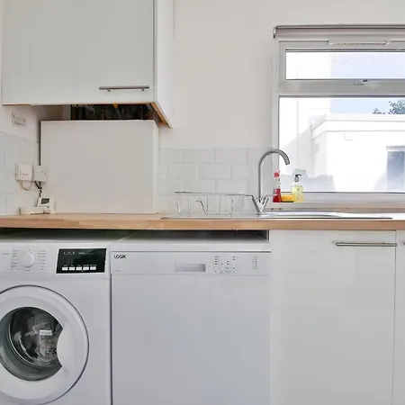 Spacious 3 Bedroom Close To Cardiff City Centre Exterior photo