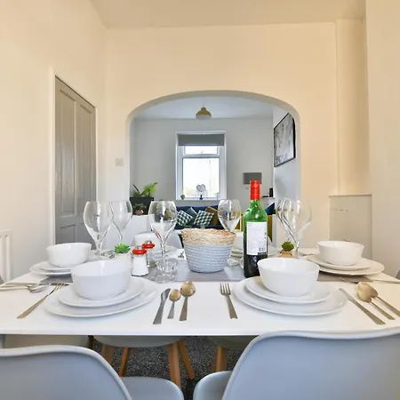Spacious 3 Bedroom Close To Cardiff City Centre Exterior photo