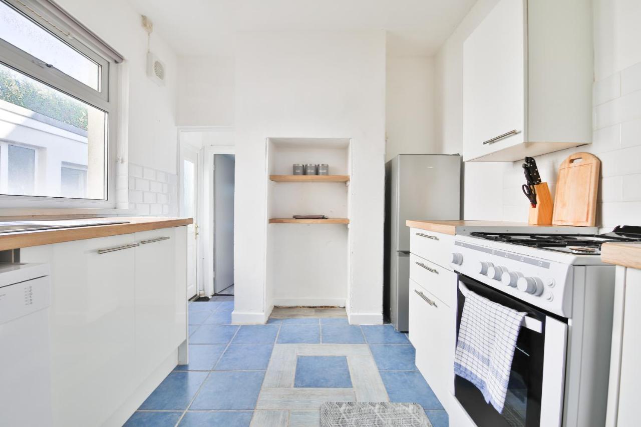 Spacious 3 Bedroom Close To Centre Cardiff